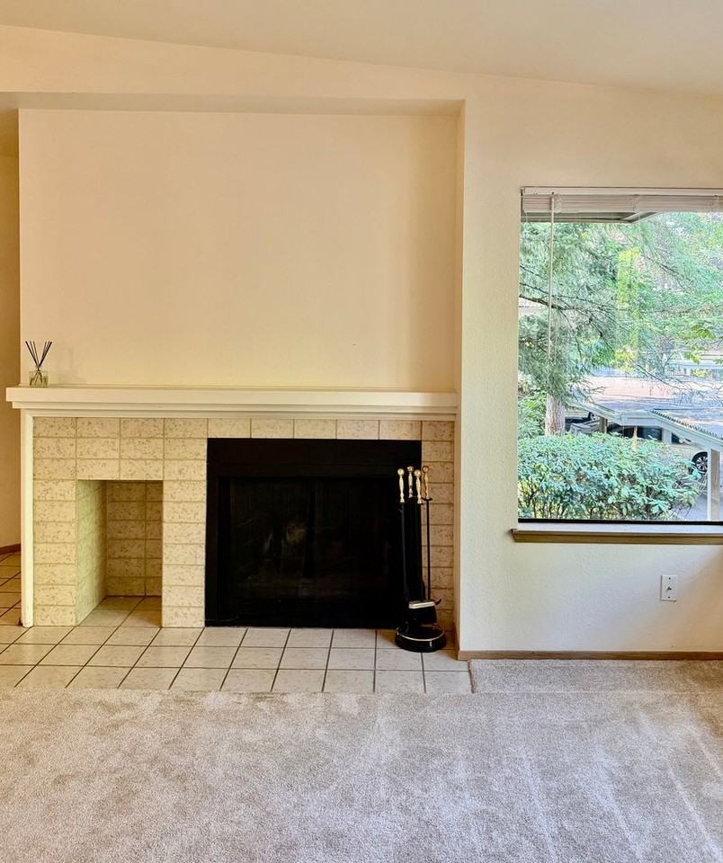 1276 Bellevue Way Ne #4 - Photo 6 of 26