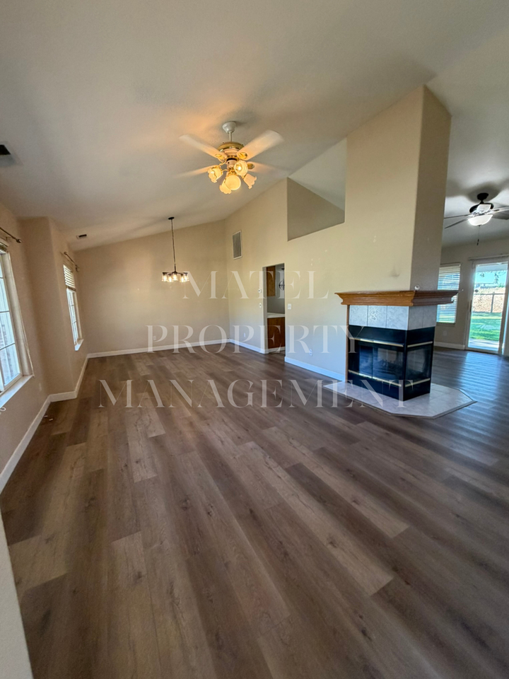 12642 Delaware Rd - Photo 2 of 13