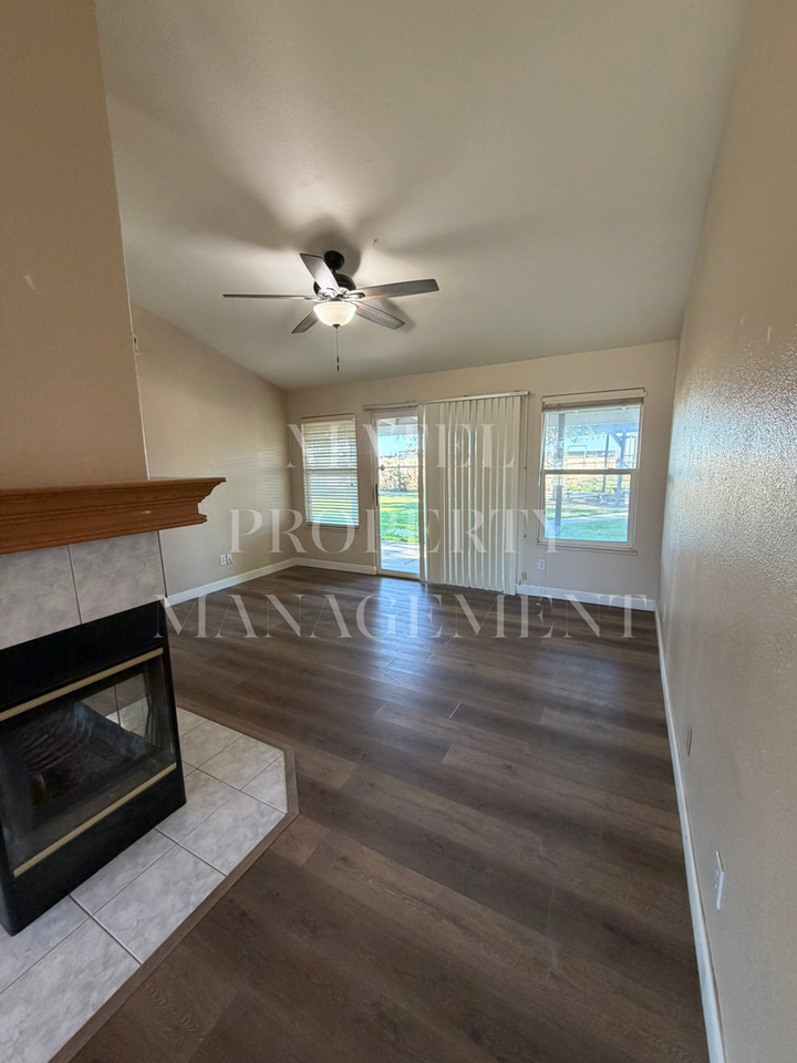 12642 Delaware Rd - Photo 3 of 13