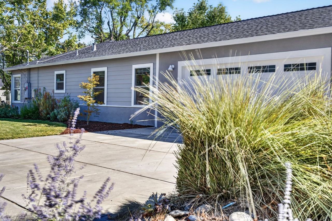 2907 Eccleston Ave - Photo 2 of 50