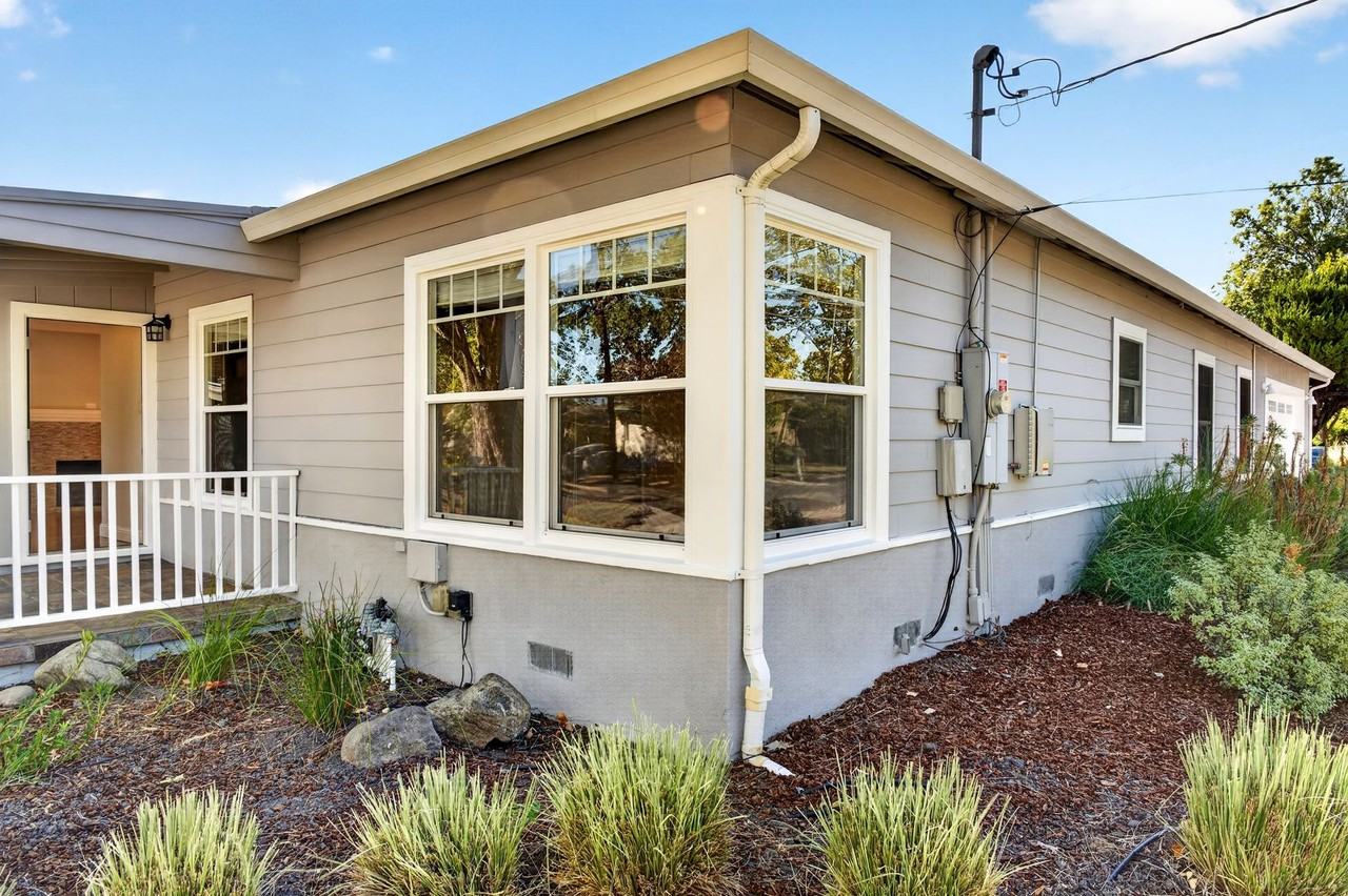 2907 Eccleston Ave - Photo 4 of 50