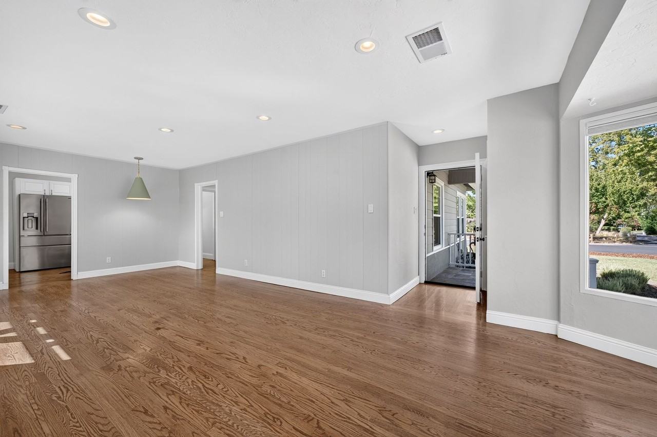 2907 Eccleston Ave - Photo 7 of 50
