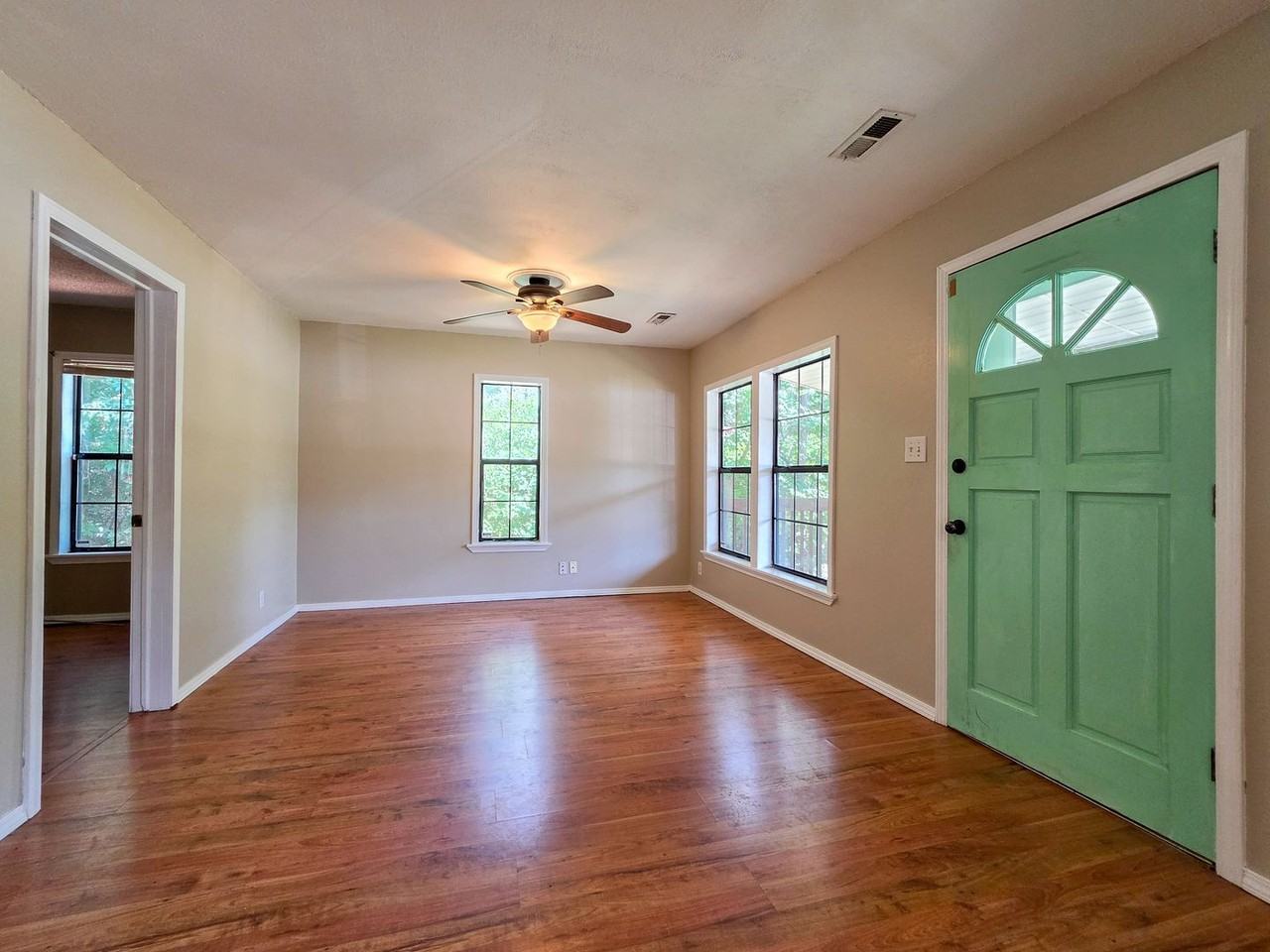 1505 N Garland Ave - Photo 4 of 17