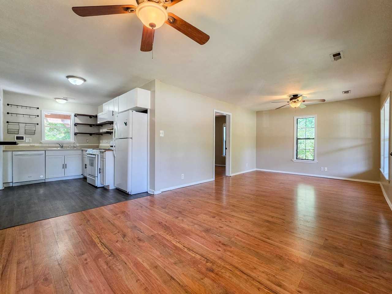 1505 N Garland Ave - Photo 5 of 17