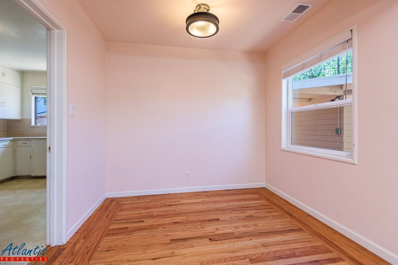 525 Laverne Ave - Photo 6 of 20