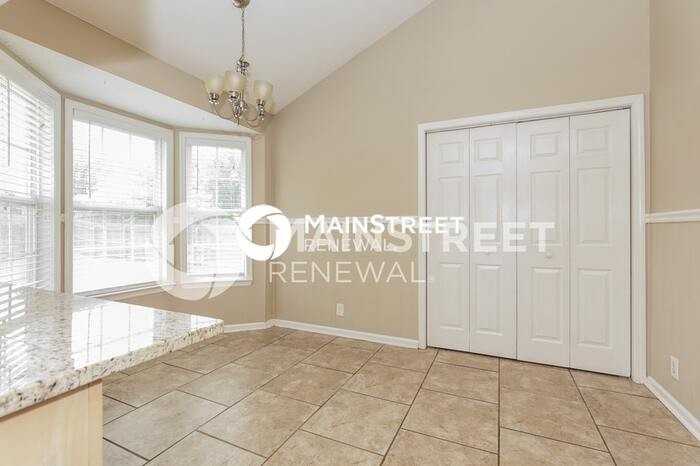 728 Stone Hedge Dr - Photo 5 of 16