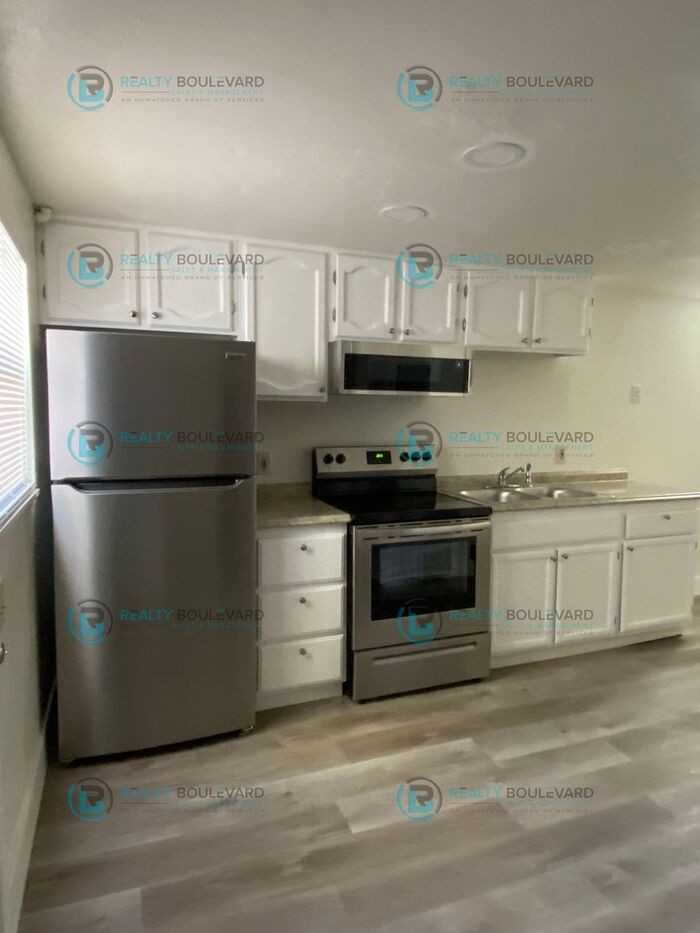 520 Locust St #B - Photo 2 of 10