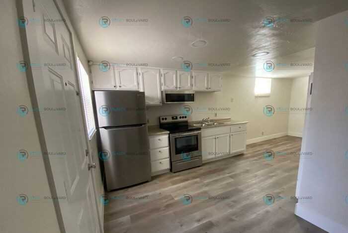 520 Locust St #B - Photo 3 of 10