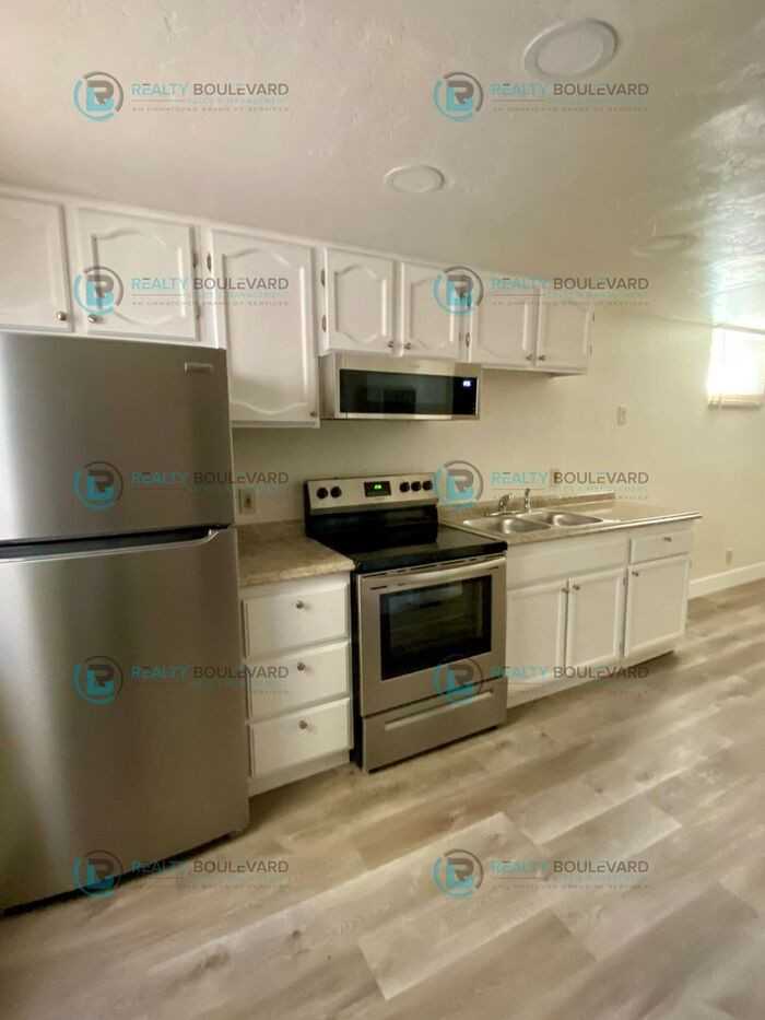 520 Locust St #B - Photo 5 of 10