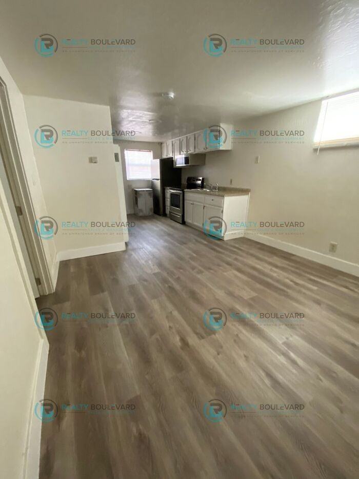 520 Locust St #B - Photo 6 of 10
