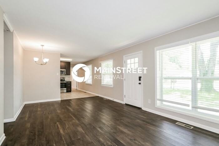 27 Steeplechase Dr - Photo 4 of 17