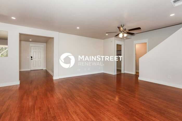 1658 E Anastasia St - Photo 4 of 17