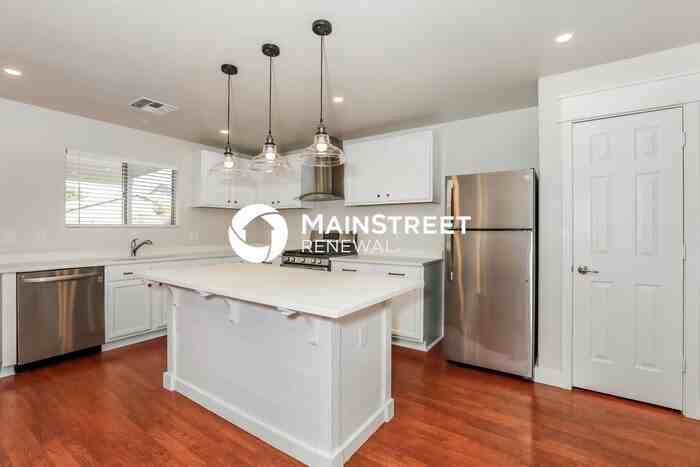 1658 E Anastasia St - Photo 6 of 17
