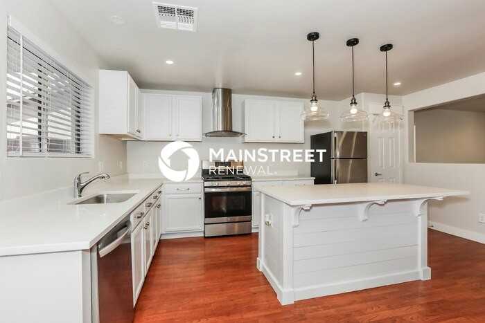 1658 E Anastasia St - Photo 7 of 17