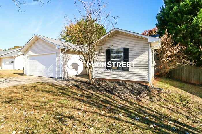 2070 Tudor Dr - Photo 3 of 16