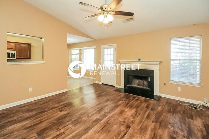 2070 Tudor Dr - Photo 4 of 16