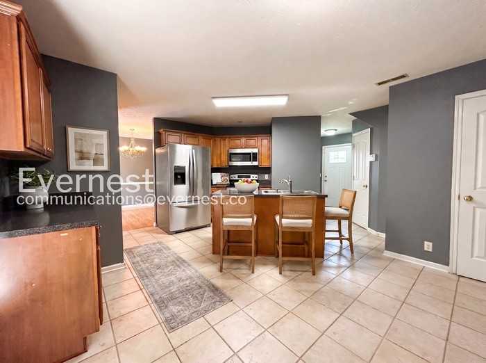979 Tom Hailey Blvd - Photo 7 of 33
