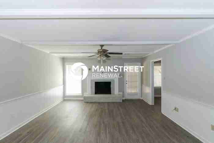 4652 Blandford Dr - Photo 3 of 16