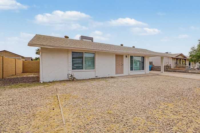 8819 W Avalon Dr - Photo 2 of 27