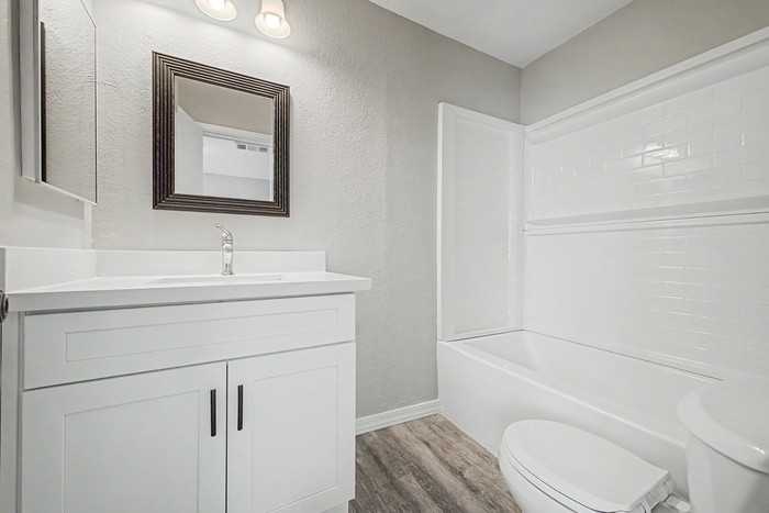 8819 W Avalon Dr - Photo 6 of 27