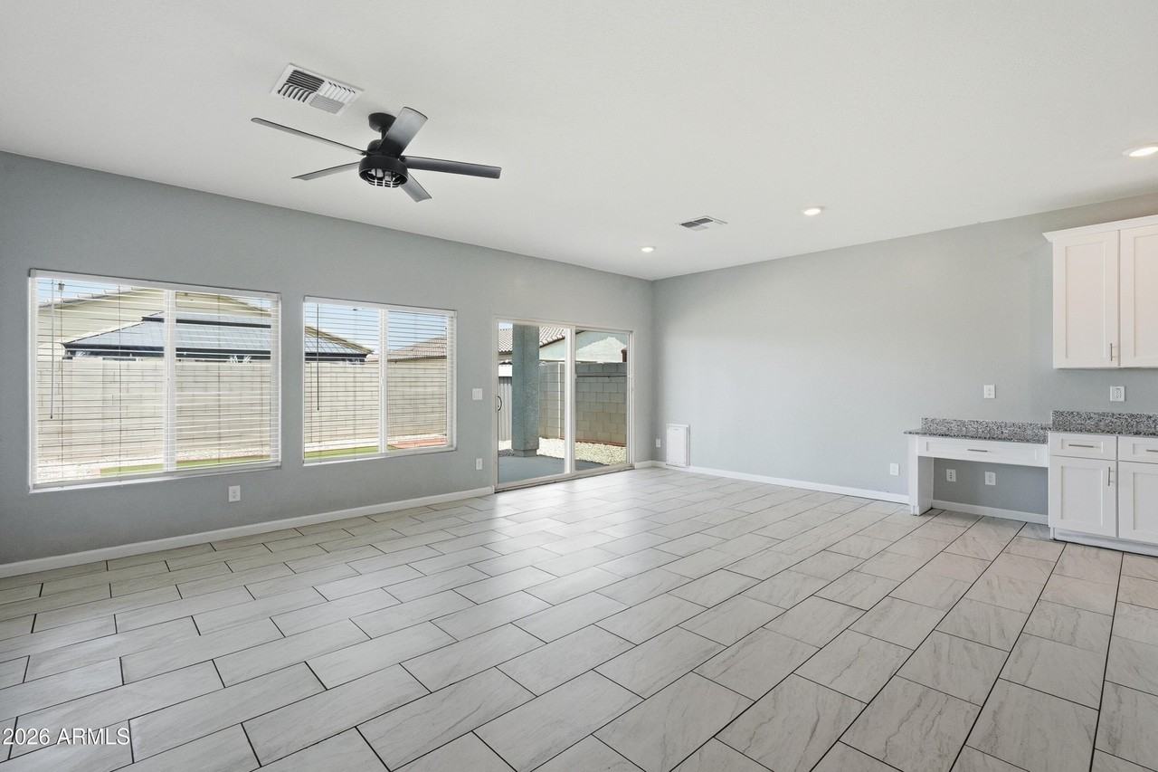 1692 W Aztec Dr - Photo 2 of 42