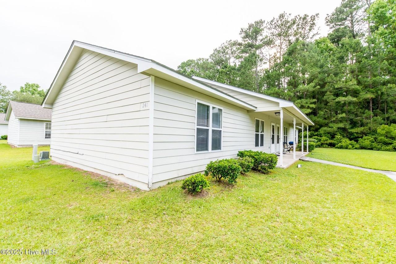 241A Lakewood Dr #A - Photo 3 of 17