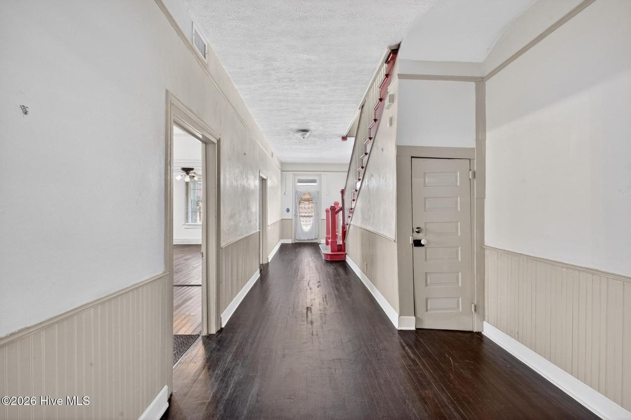 1102 Phillips St - Photo 3 of 42
