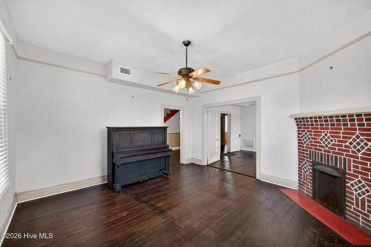 1102 Phillips St - Photo 5 of 42
