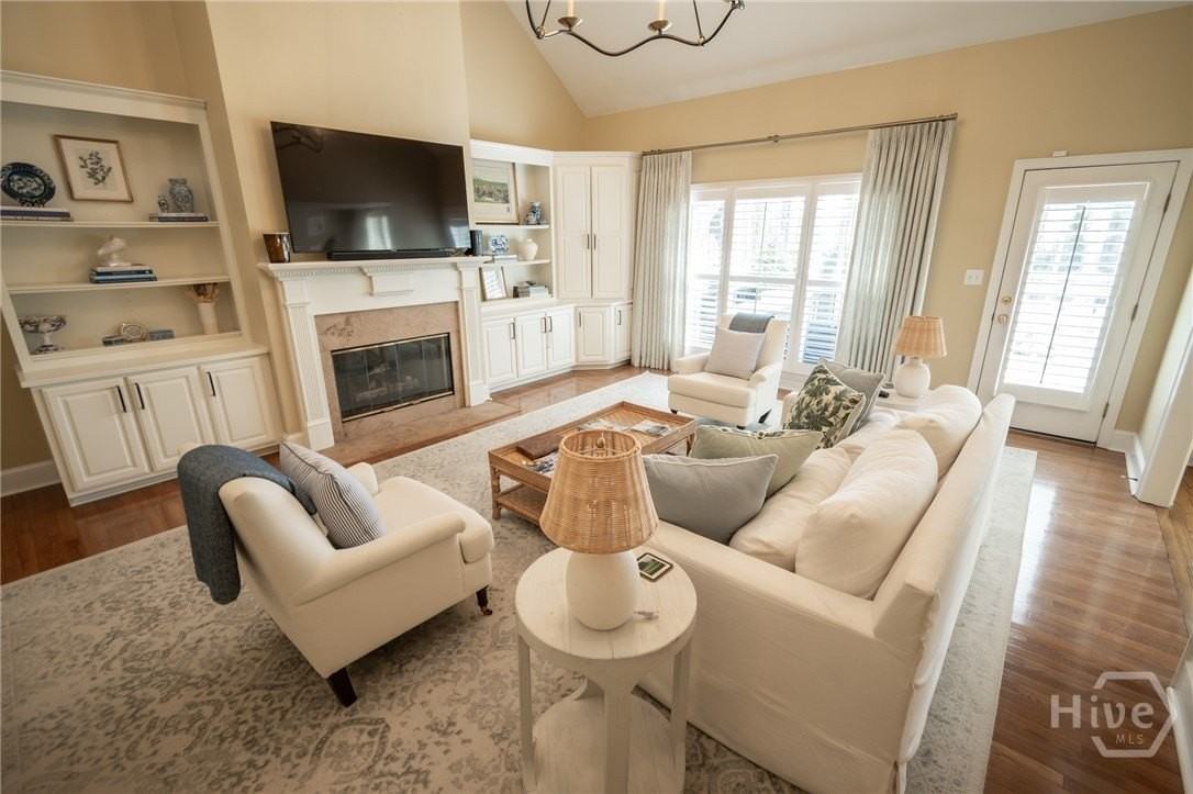 1040 Saint Andrews Dr - Photo 3 of 12