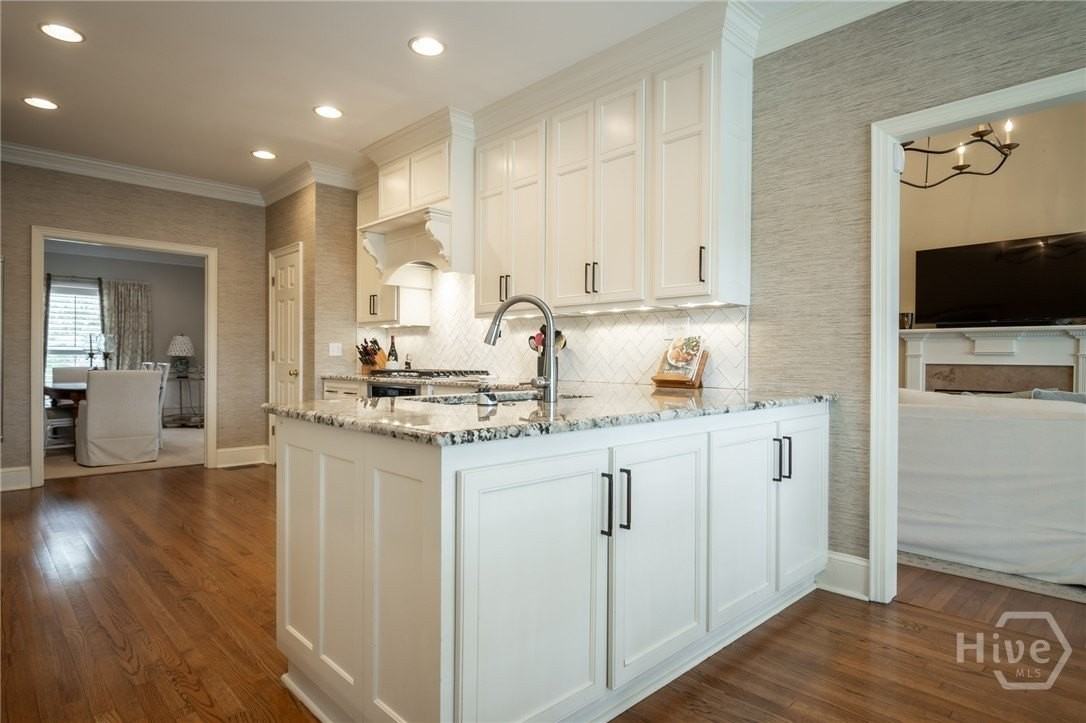 1040 Saint Andrews Dr - Photo 5 of 12