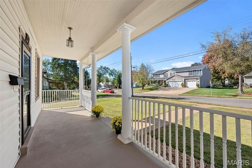 712 Angenette Ave - Photo 4 of 40