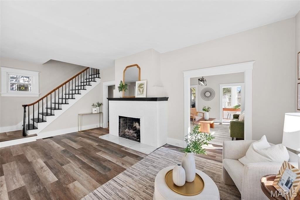 712 Angenette Ave - Photo 5 of 40