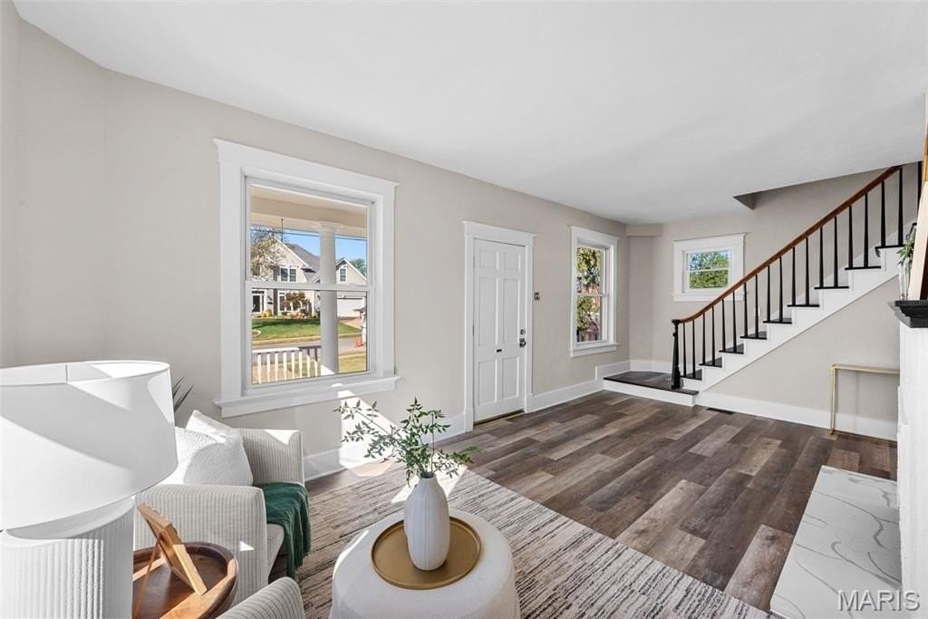 712 Angenette Ave - Photo 6 of 40