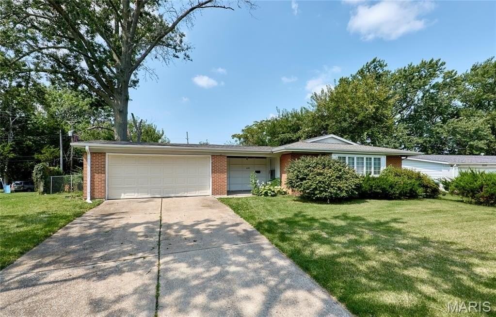 1495 Tremont Dr - Photo 2 of 38
