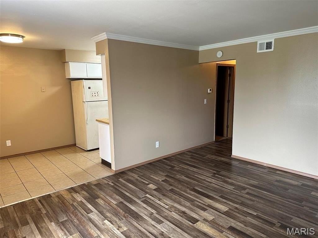 101 W 5th St #2 - Photo 2 of 12
