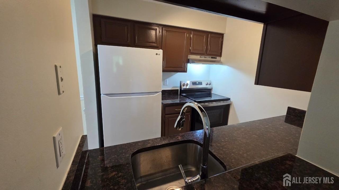 1514 Ravens Crest Dr - Photo 4 of 15