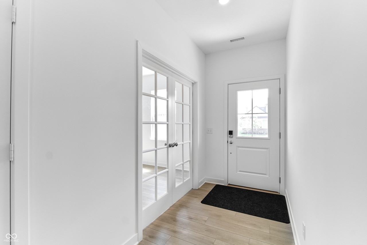 422 Eisenhower St - Photo 5 of 50