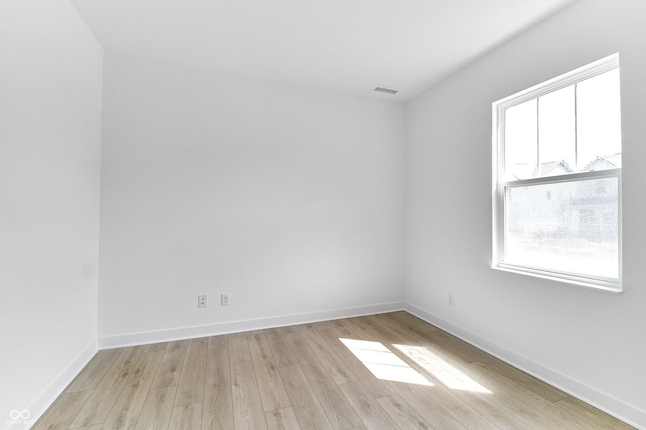 422 Eisenhower St - Photo 6 of 50