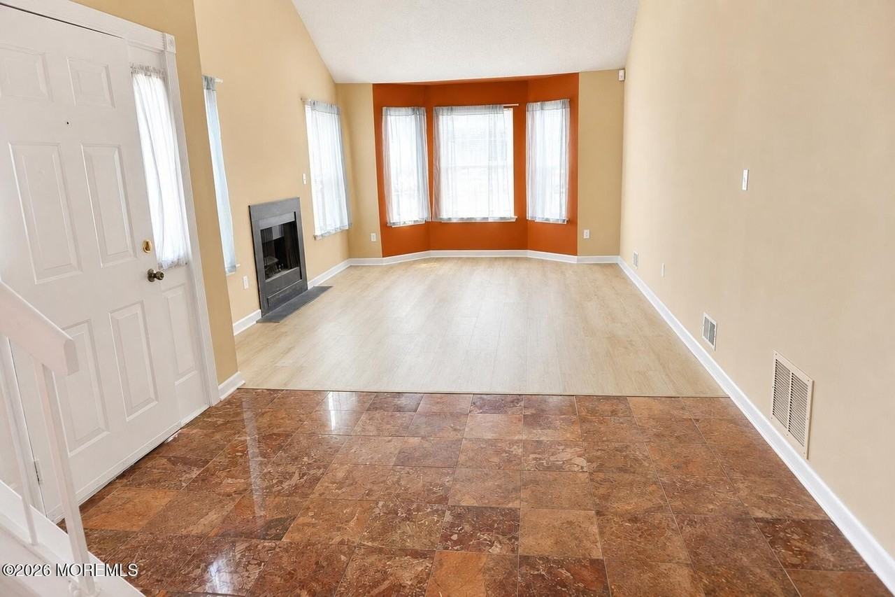 114 Orion Rd - Photo 4 of 24