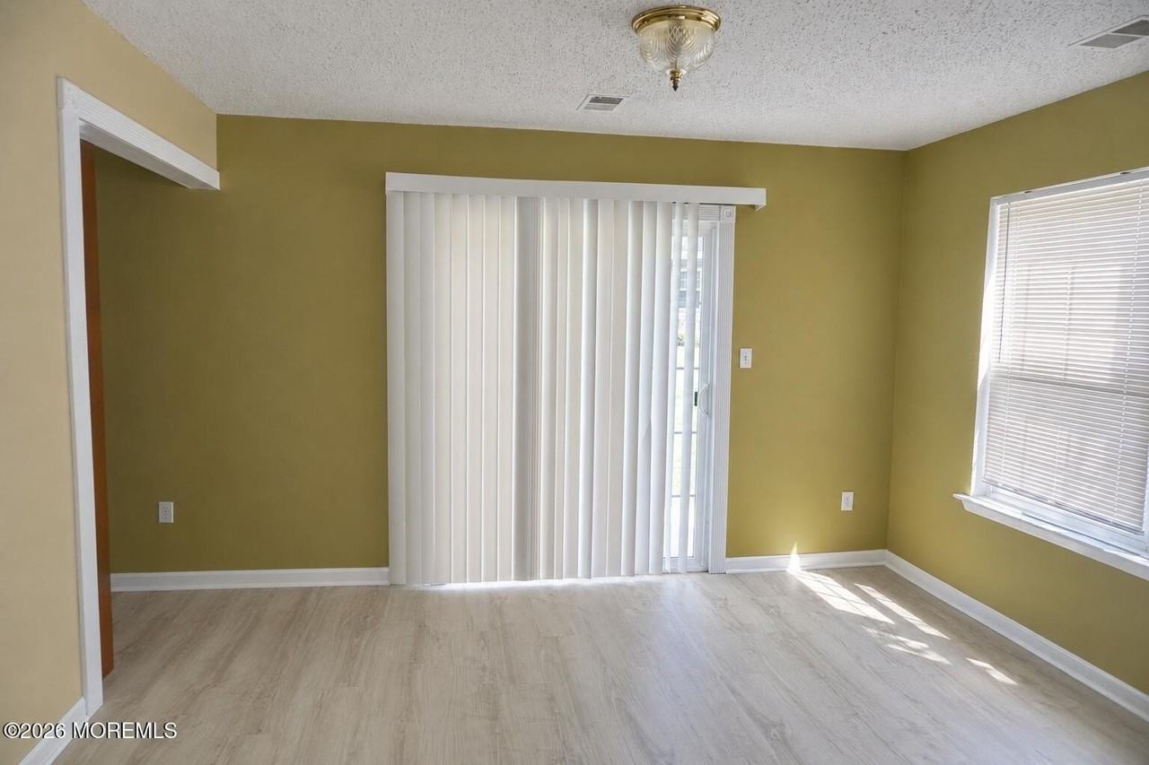 114 Orion Rd - Photo 6 of 24