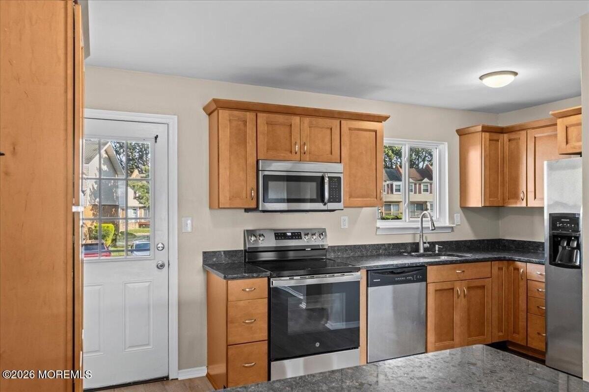 8 Primrose Ln - Photo 4 of 26