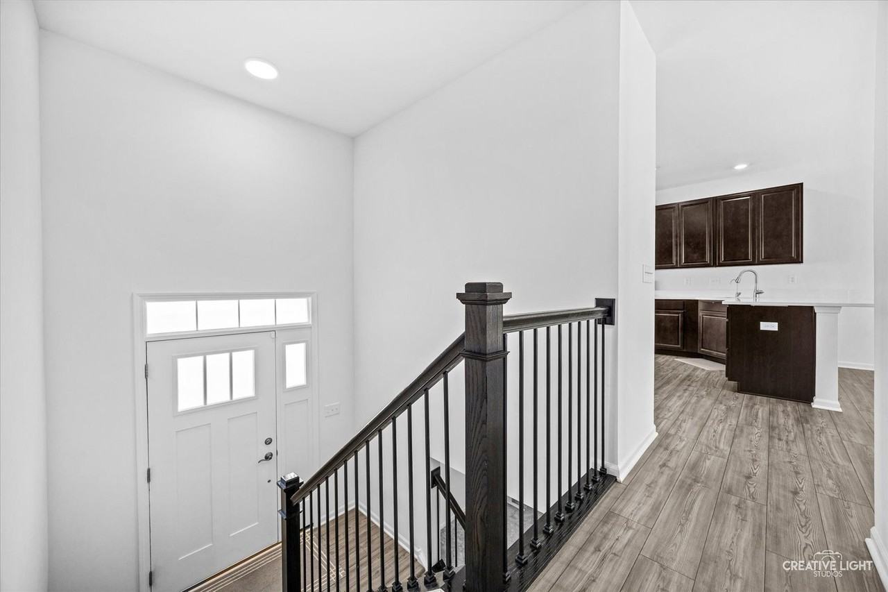 1097 Moraine Dr - Photo 2 of 21