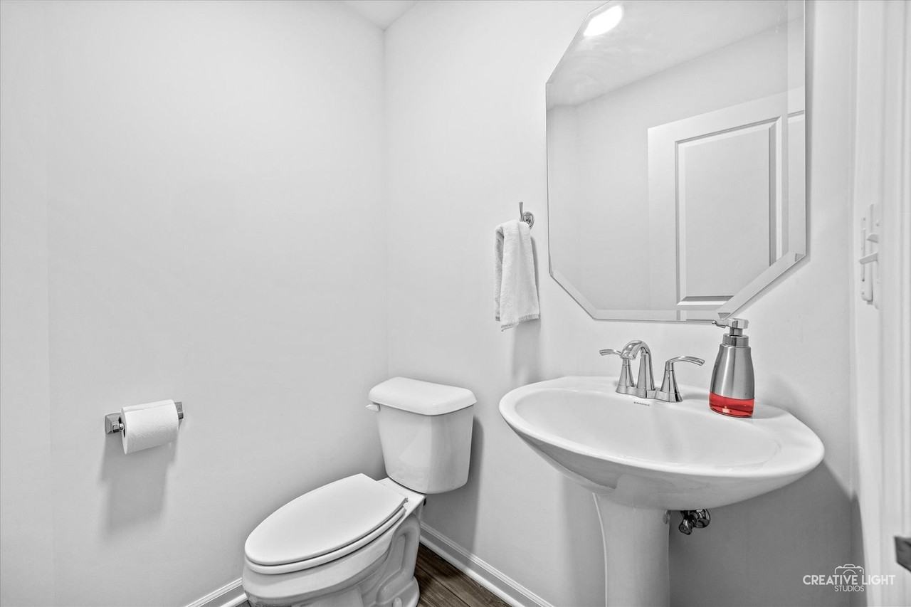 1097 Moraine Dr - Photo 3 of 21