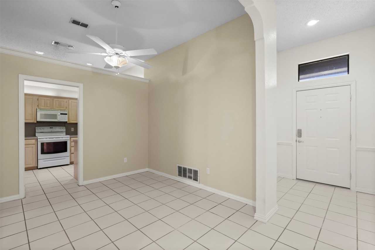 4820 Ashworth Ct - Photo 4 of 32
