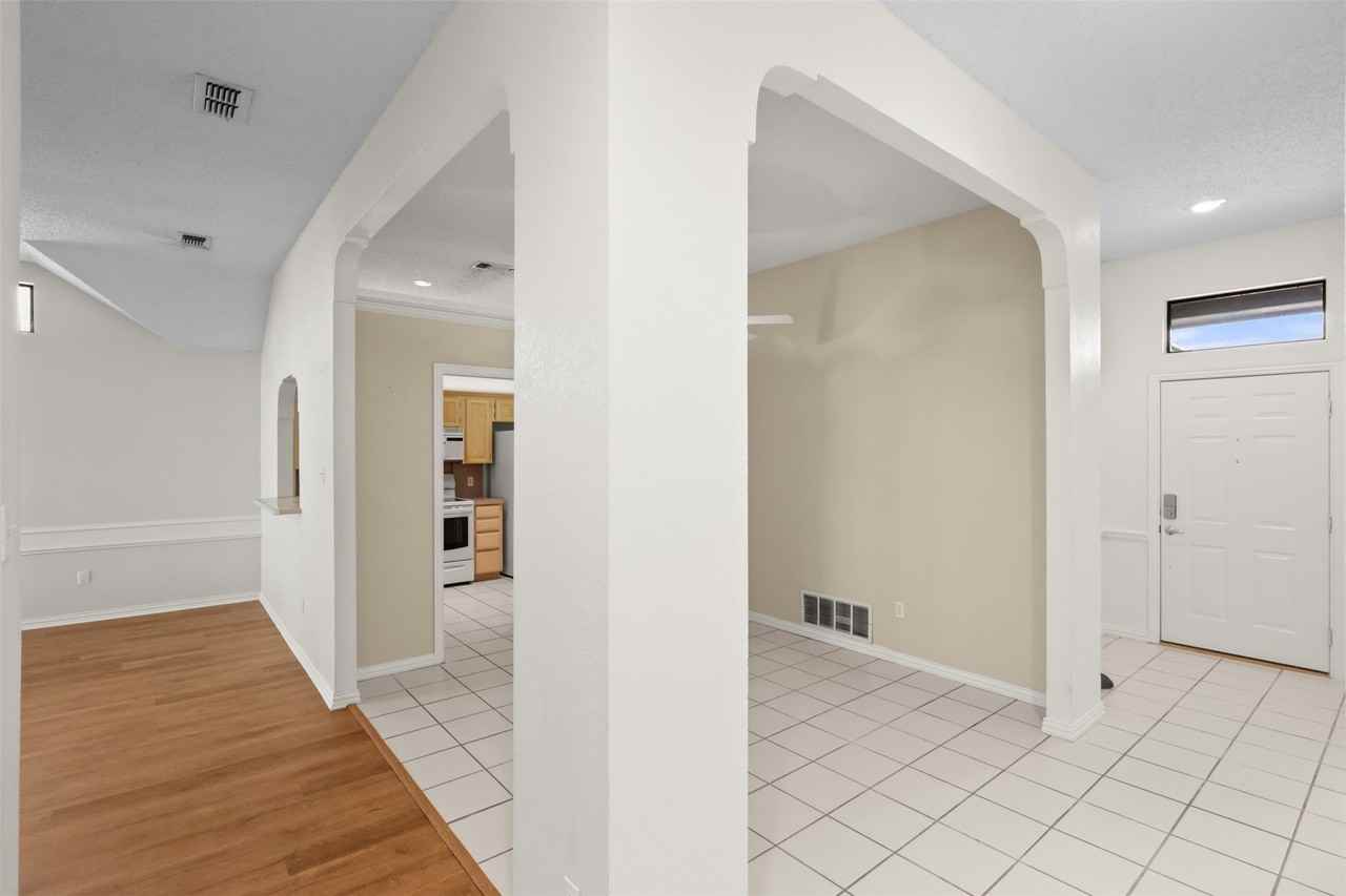4820 Ashworth Ct - Photo 5 of 32