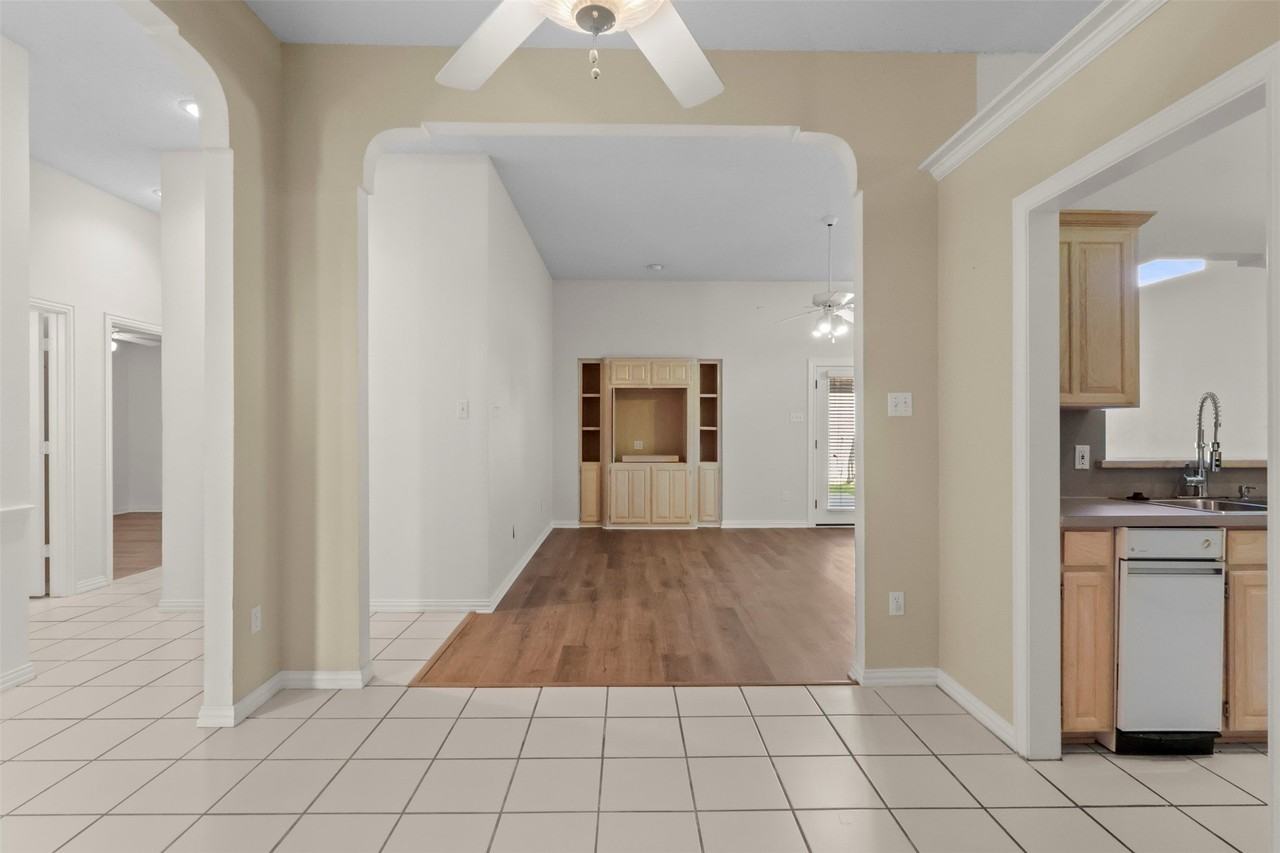 4820 Ashworth Ct - Photo 7 of 32