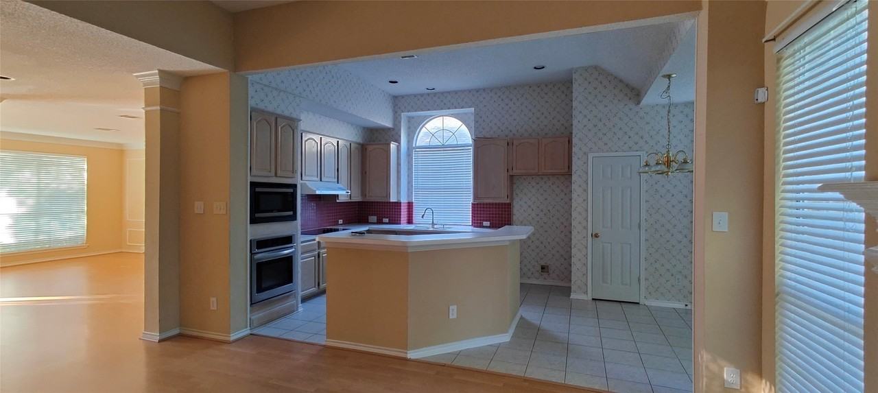 6800 Burr Oak Dr - Photo 6 of 33