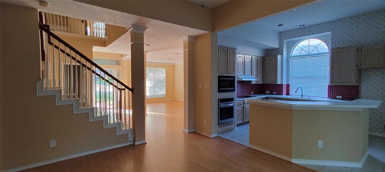 6800 Burr Oak Dr - Photo 7 of 33
