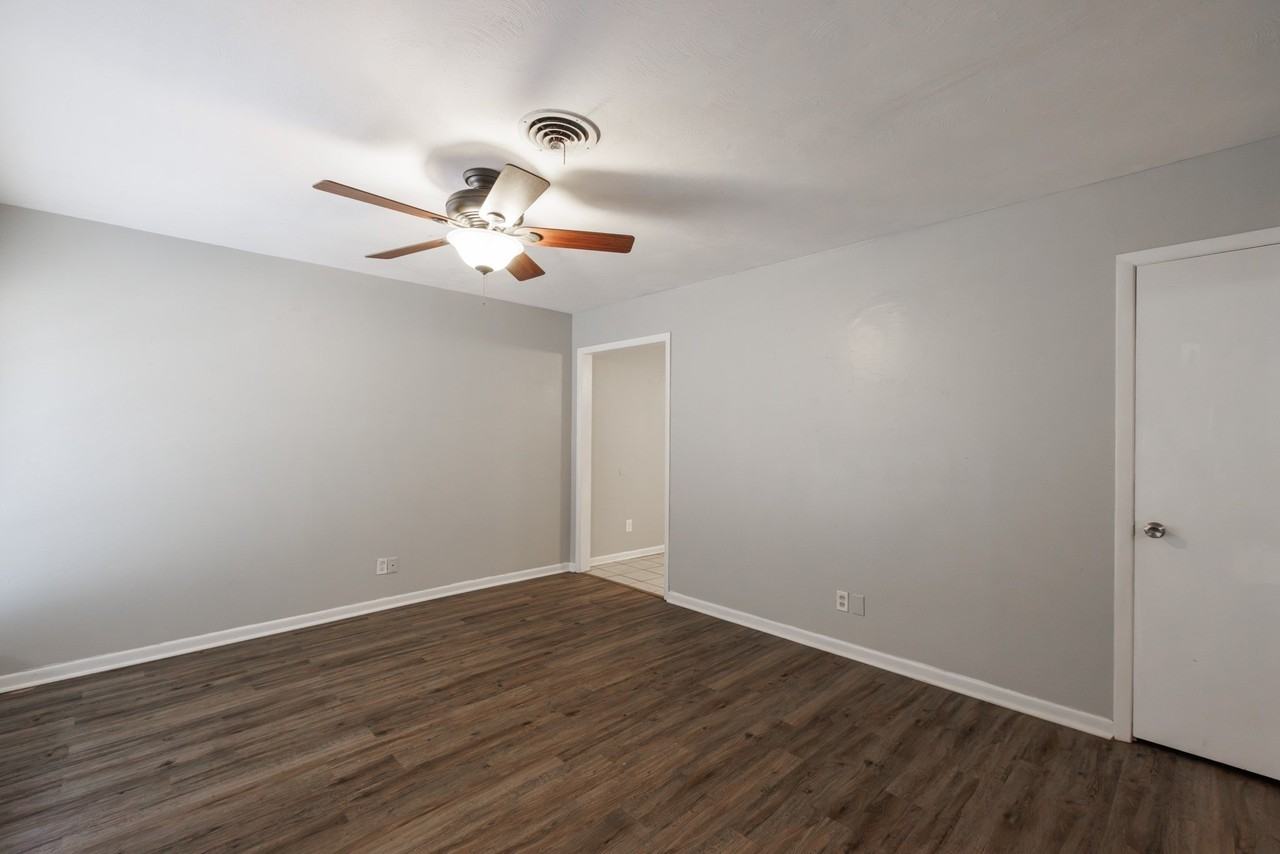 1217 Mimosa Dr - Photo 2 of 35