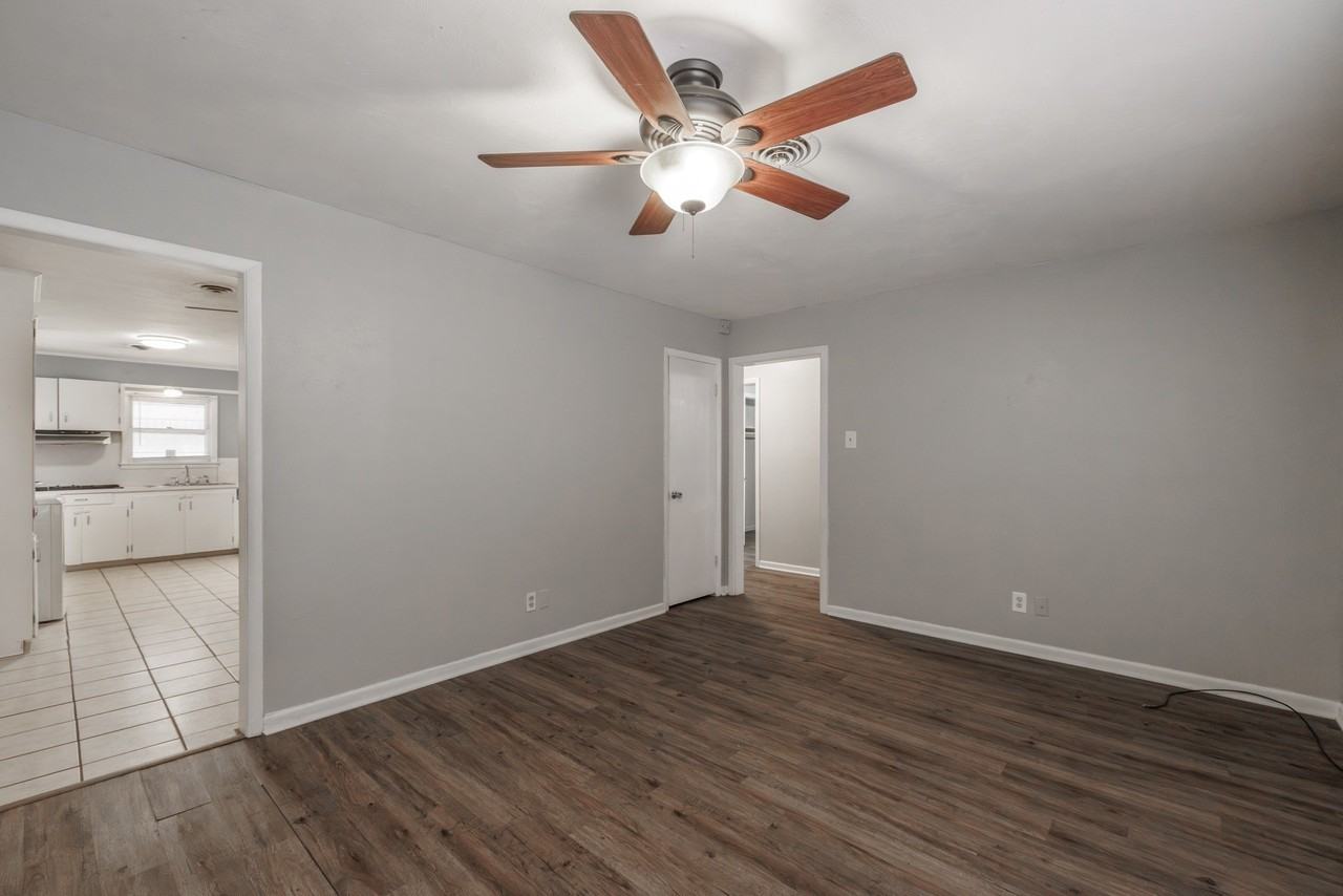 1217 Mimosa Dr - Photo 3 of 35